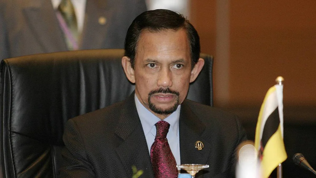 Sultán Hassanal Bolkiah je v současnosti nejdéle vládnoucím panovníkem. Patří také zároveň k těm nejbohatším