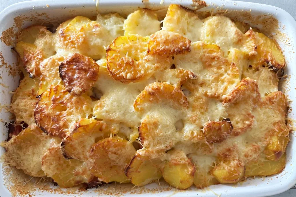 Lahodné Francouzské brambory se sýrovou krustičkou