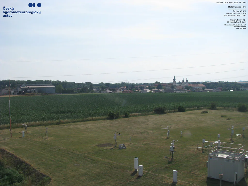 Kamera v Doksanec v neděli ukázala pro podmínky Česka až téměř nemyslitelnou hodnotu teploty vzduchu 42,3 °C. Za oficiální hodnotu naměřenou hlavním čidlem však zůstává 41,9 °C