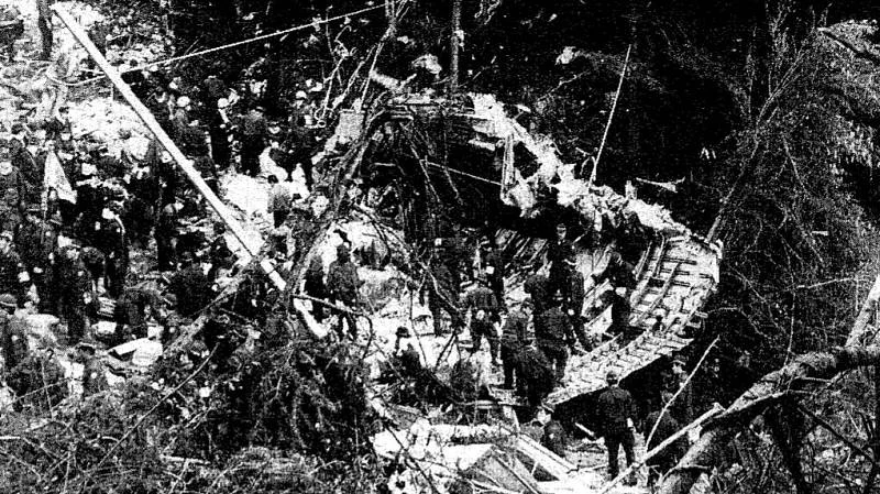 Trosky zadního trupu osudného letadla.