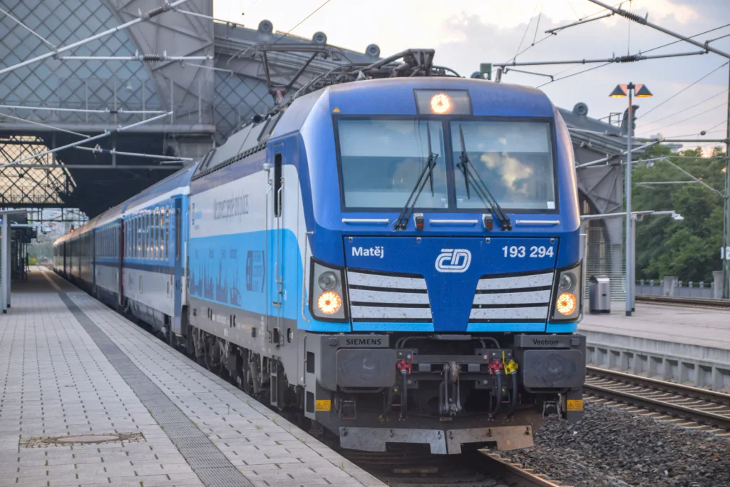 Cestující musí zpozornět. Železnice přešla na nový jízdní řád a přináší řadu změn.