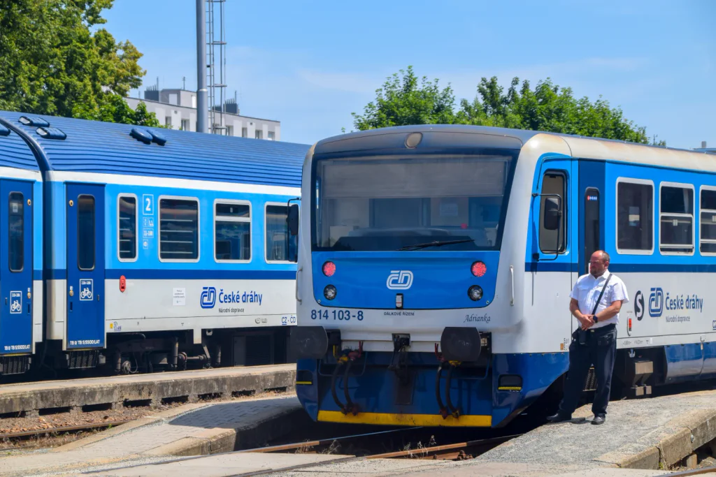 Vlaky jezdí jinak než dosud. Nový jízdní řád vstoupil v platnost a mění zvyklosti cestujících.