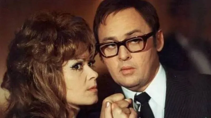 Jiřina Bohdalová a Lubomír Lipský v komedie Čtyři vraždy stačí, drahoušku (1970)