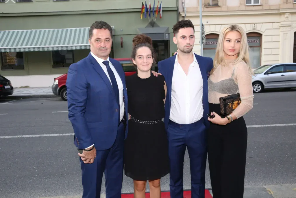 Martin s manželkou udělají pro své děti, co mohou. 