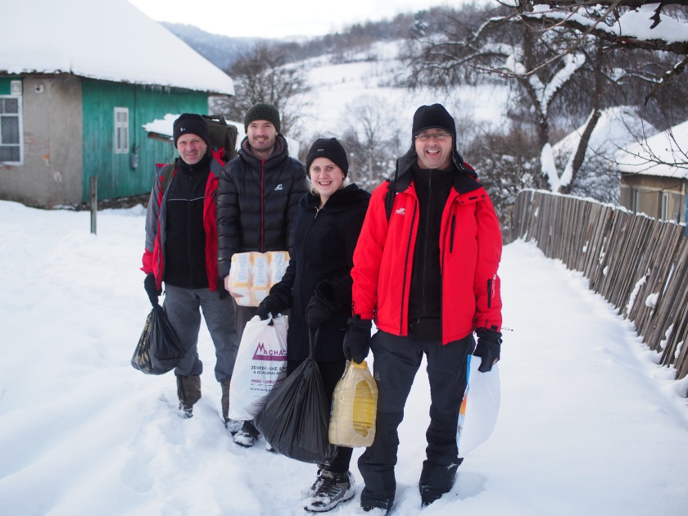 Doma vládne alkohol, děti nejí i několik dní. Mise pro život pomáhá na Zakarpatské Ukrajině