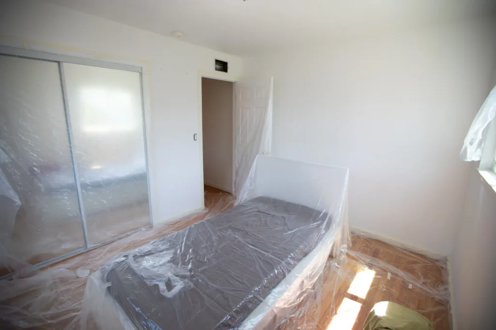 Ložnice před malováním.