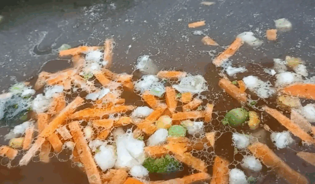 Obrázek k receptu na vývar z uzeného kolene s kroupami