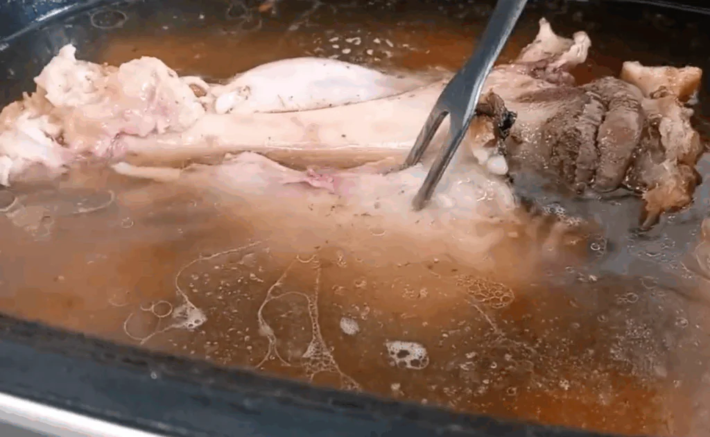 Obrázek k receptu na vývar z uzeného kolene s kroupami