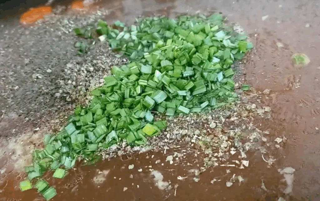 Obrázek k receptu na vývar z uzeného kolene s kroupami