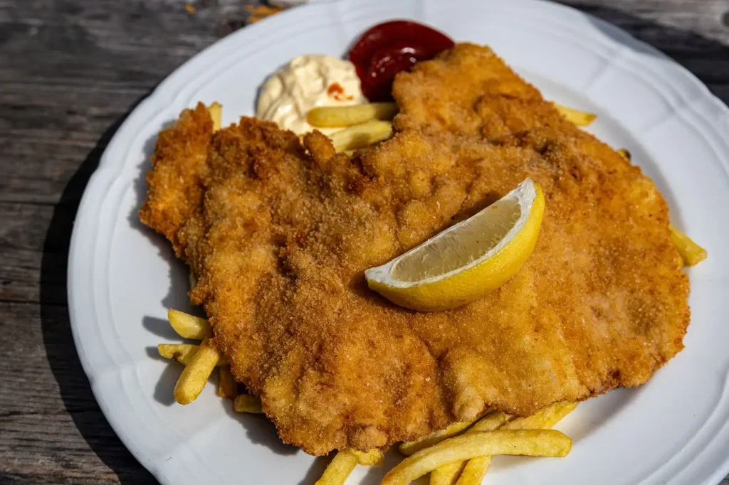 vídeňský řízek s hranolkami