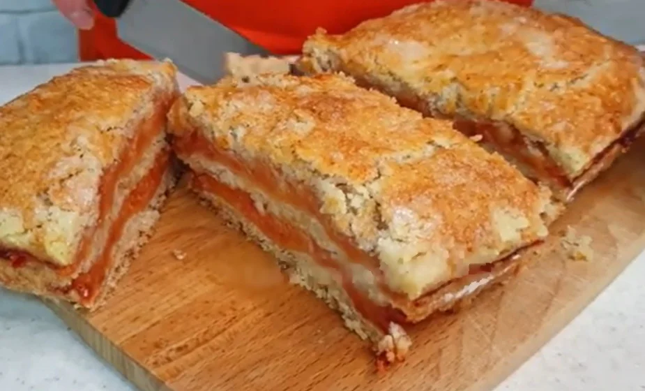 Obrázek k receptu Lahoda ze tří hrnků: Strouhaný jablkový koláč