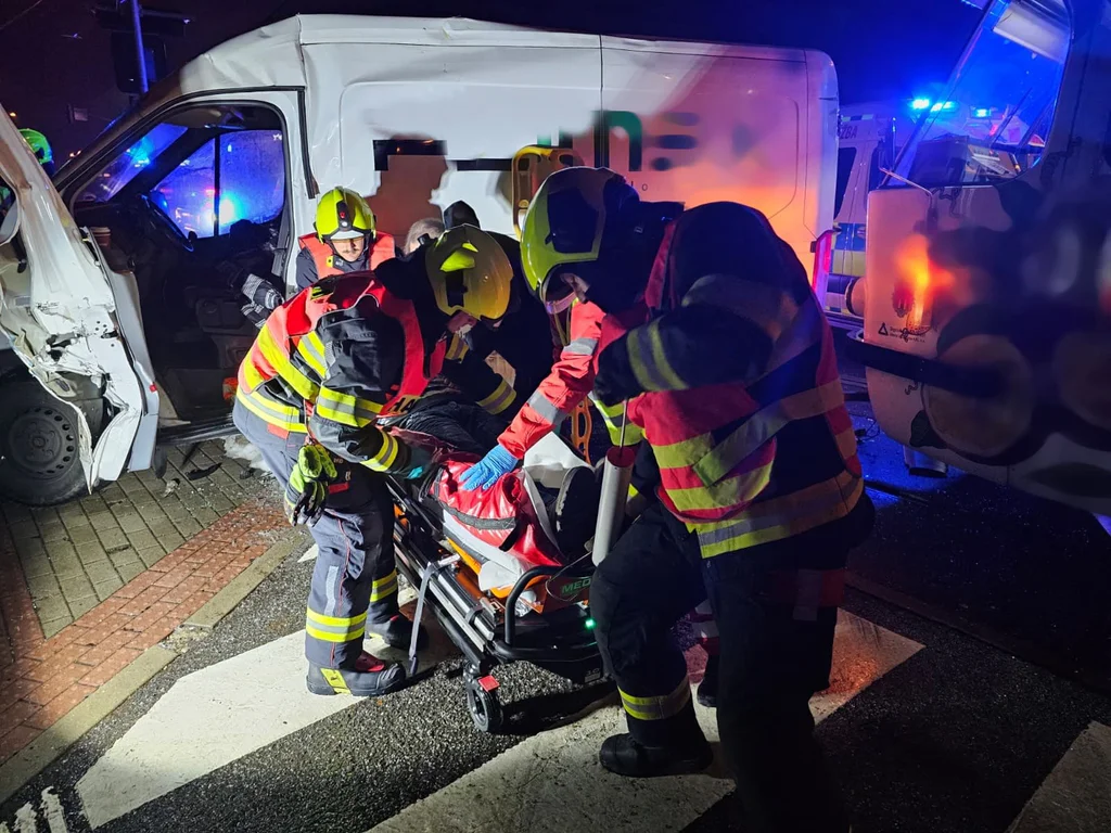 Nehoda tramvaje a dodávky v Liberci. Foto: HZS LK