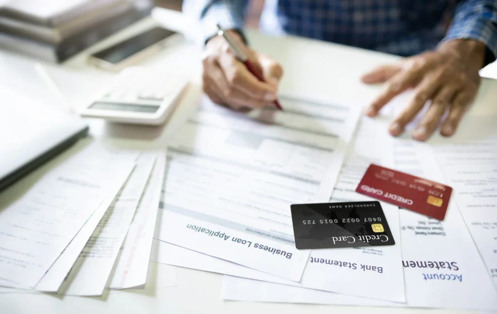 Neuvěřitelné, kdo všechno dostane novou dávku. Peníze míří i k lidem s miliony.