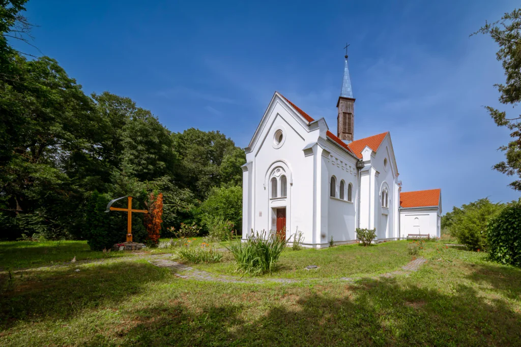 Tohle jezero bere svět útokem, ale Češi kolem něj jen projíždějí. Netuší, o jaký poklad přichází.