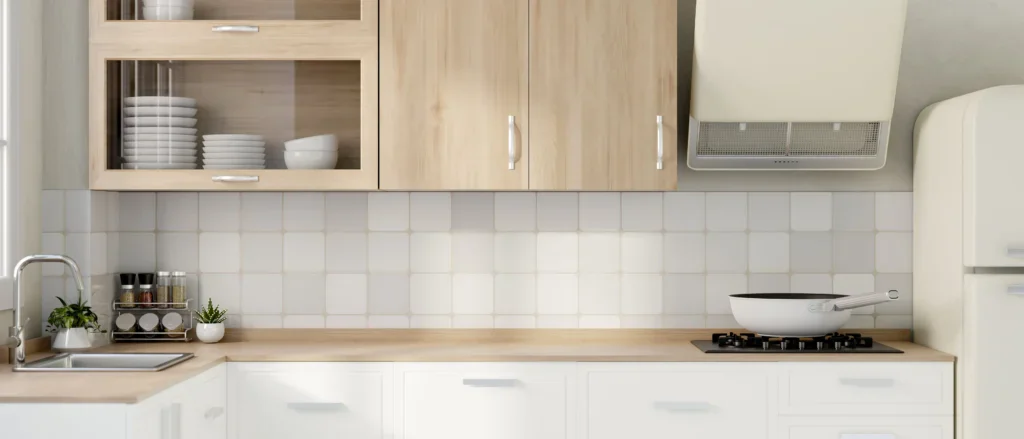 světlá, dřevěná kuchyňská linka