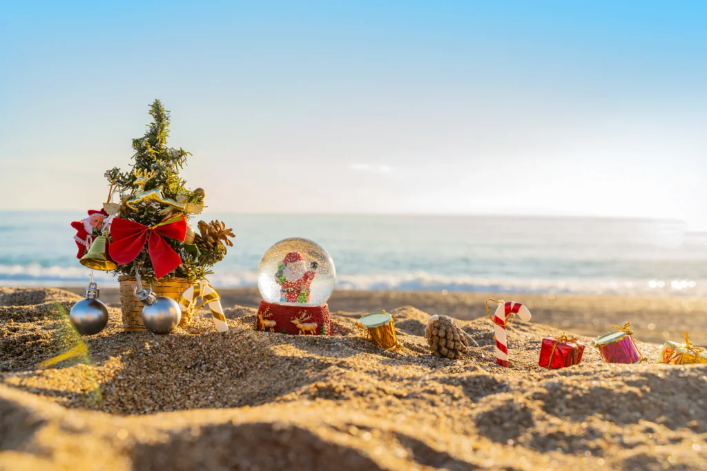 Zapomeňte na zimu. Vánoční šílenství míří k moři, top destinace 2025 slibuje svátky přímo na rozpálené pláži.
