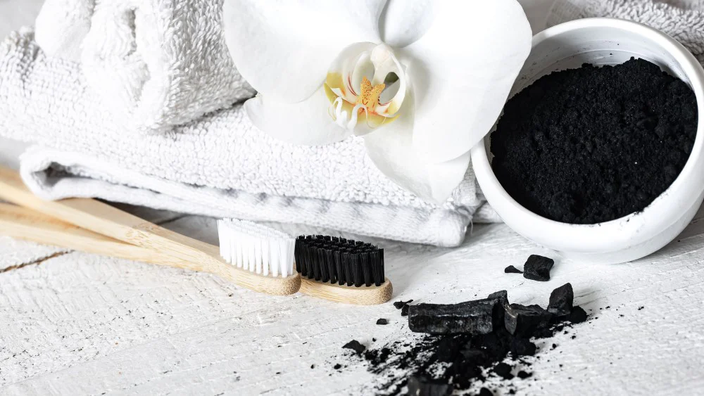 aktivní uhlí - bělení zubů