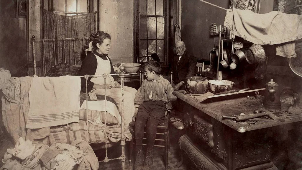 Nehybné, ubohé, podvyživené, kdesi v koutku temné místnosti, aneb jak se týraly děti pevným zavinováním v (ne)dávné historii