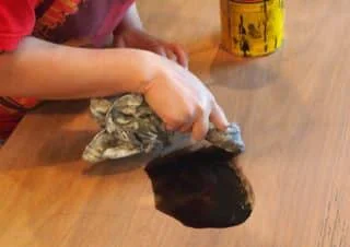 Staré komodě ztrojnásobila hodnotu díky metodě stínování. Nechápe, že to někdo nezkusil už dávno