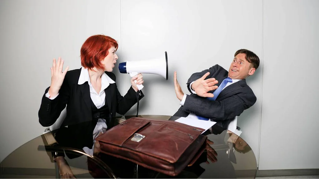 Znamení, která milují kritizování jiných