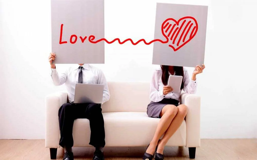 Jak se úspěšně seznámit online. Internetové seznamky můžou být cestou ke šťastné lásce