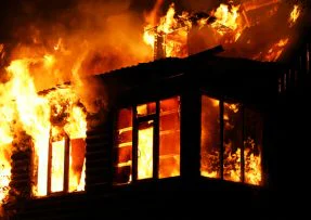 Hořící dům