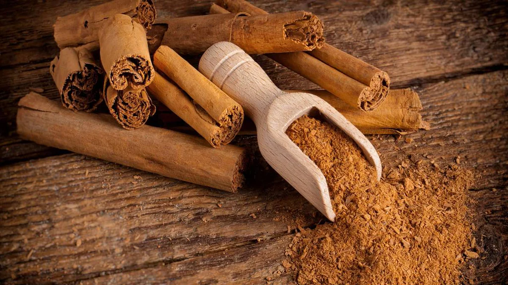 Skořice jako přítel orchidejí: Nejenže skořicová zálivka dodá orchidejím živiny, ale také dokáže vzkřísit mrtvou orchidej