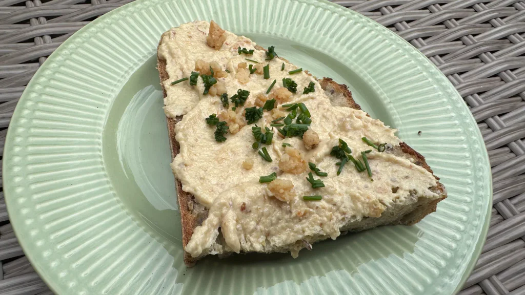 Dědečkova Škvarková pomazánka: rodinný recept, který si zamilujete