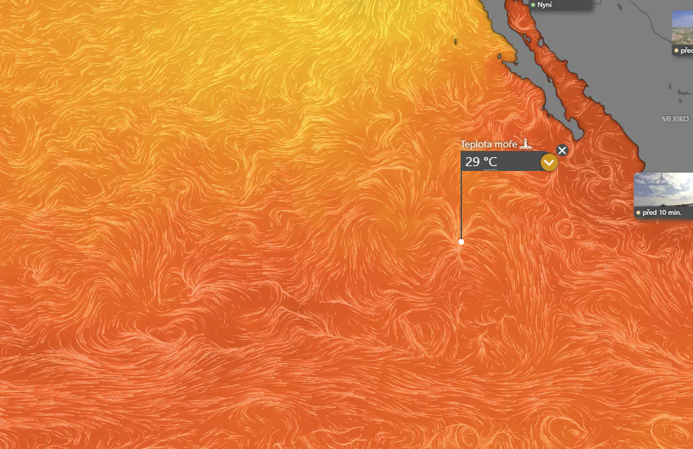Teplota hladiny moře (oceanu) je v oblasti velmi vysoká - kolem 30 °C