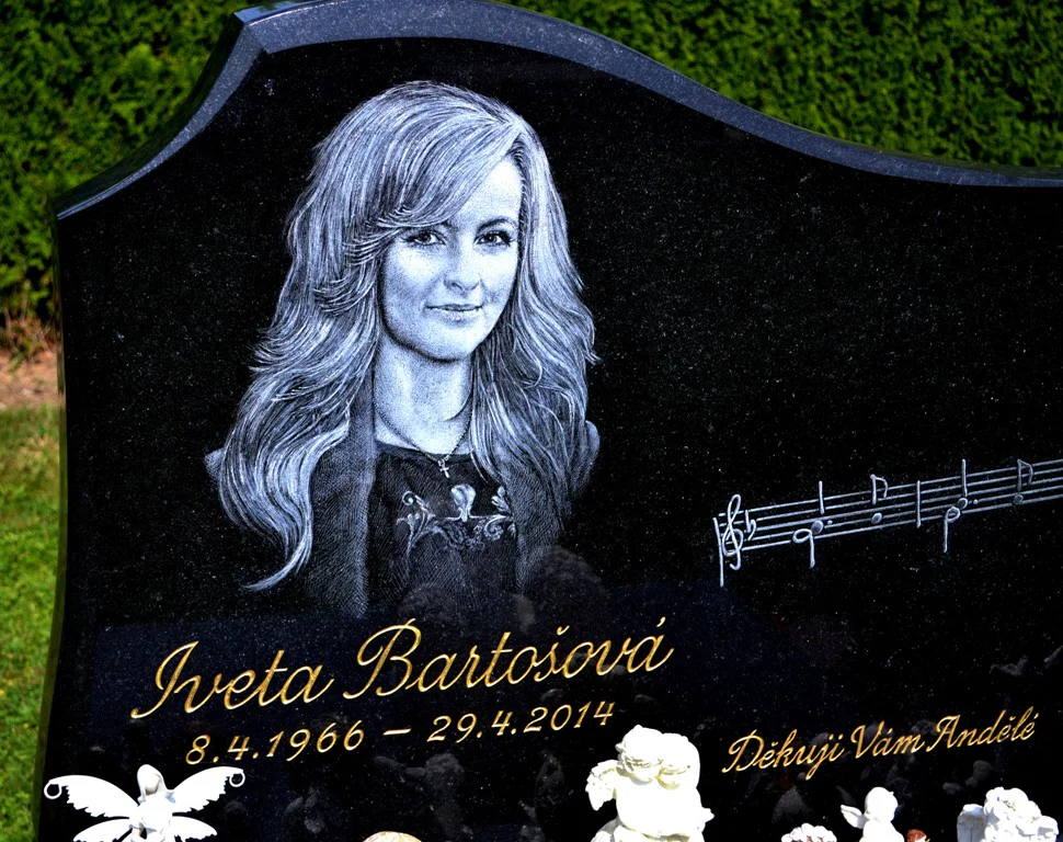 Iveta Bartošová hrob