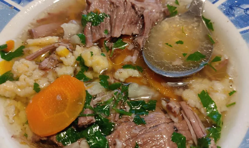 Takový silný vývar, to je polévečka. A tento, 8 hodin tažený, to je dobrota.