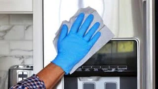 Čištění nerezových spotřebičů nemusí být noční můra: Postačí je omýt octem, pěnou na holení nebo jedlou sodou