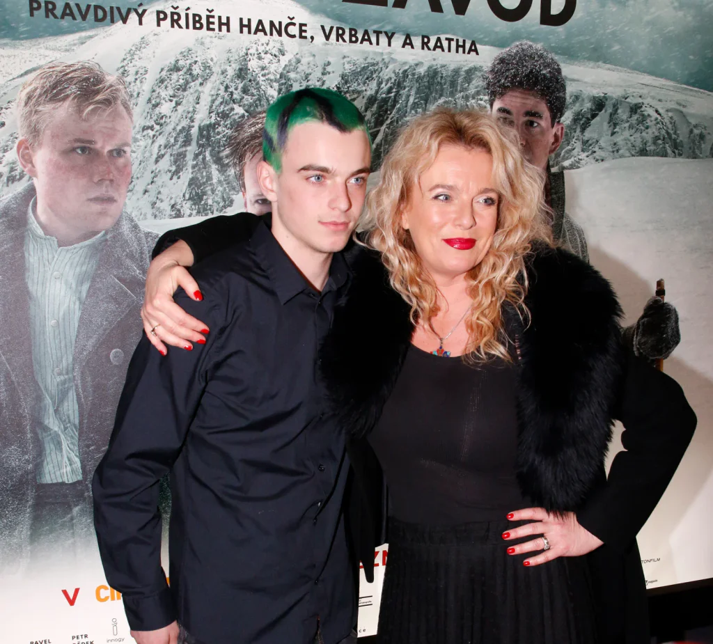 Benešová se pochlubila fotkou syna. Dvacetiletý Štěpán všechny překvapil podobou i tím, co plánuje dál.