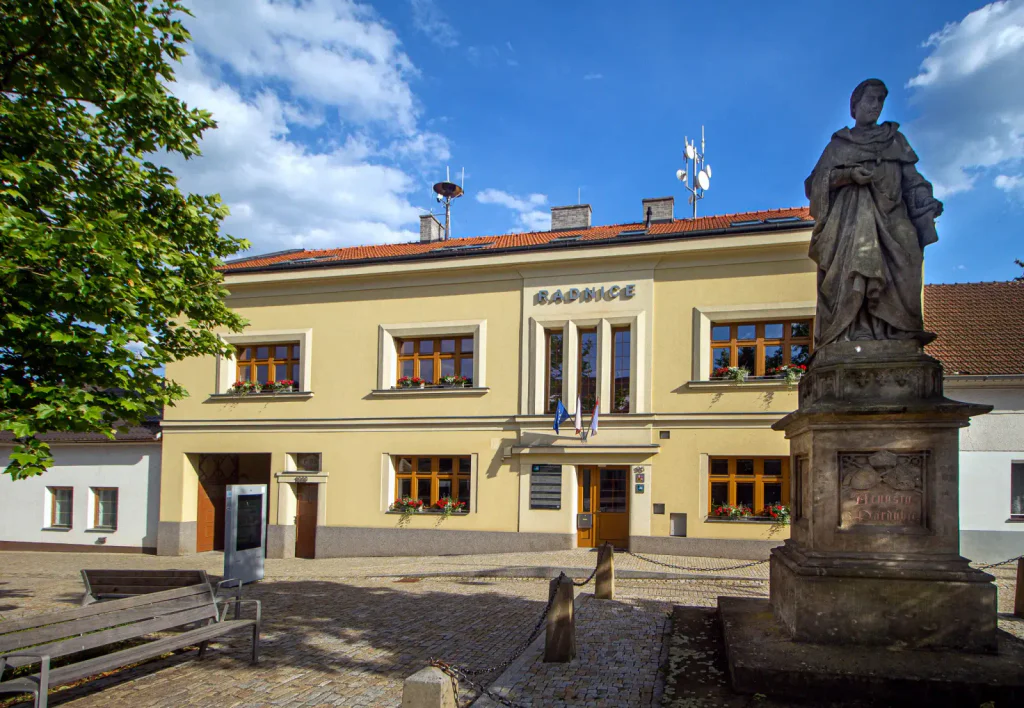 radnice obce úvaly