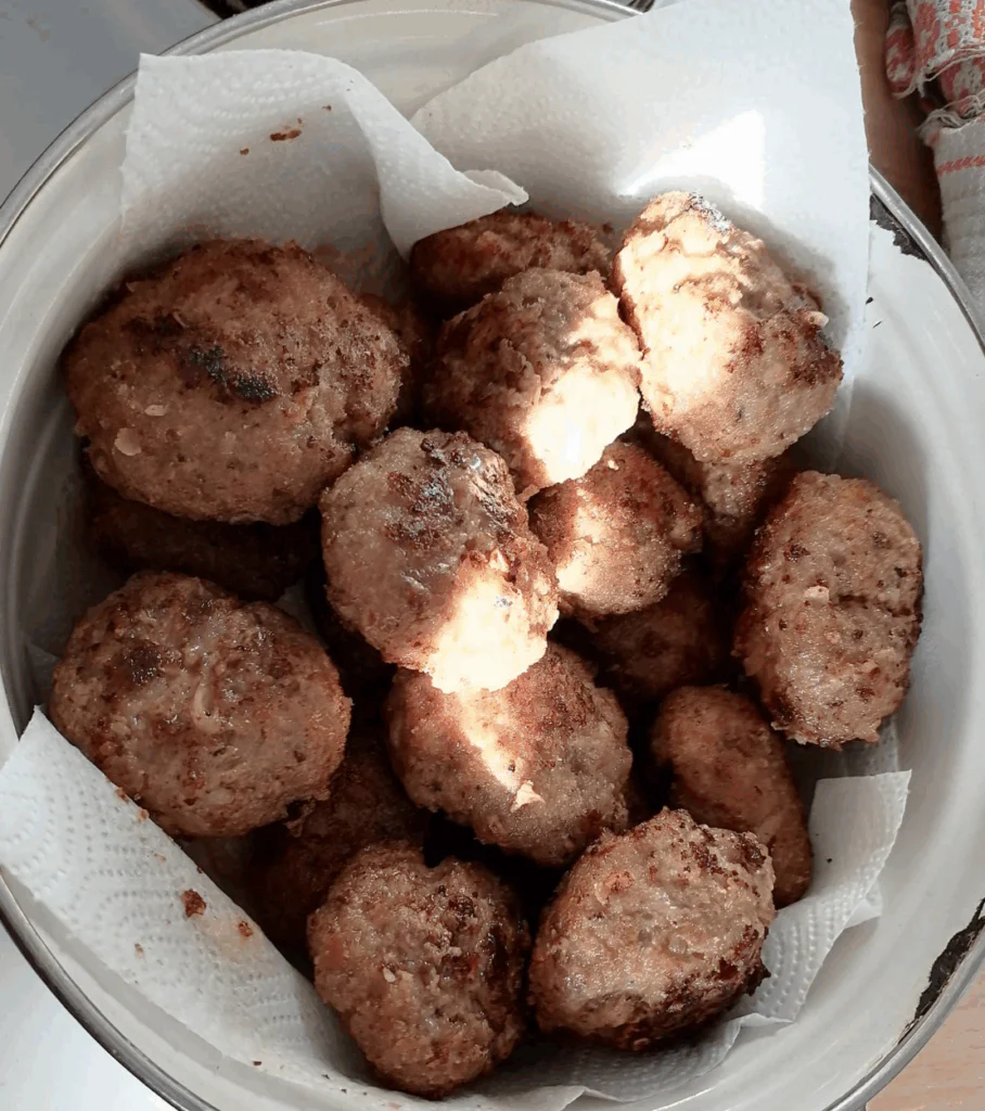 Karbanátky usmažíme v rozpáleném oleji dozlatova.