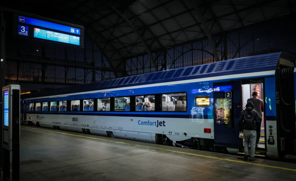 Nový jízdní řád mění všechno. Už v prosinci se ruší spoje, přesouvají časy a lidé budou stát zmateně na nástupištích.