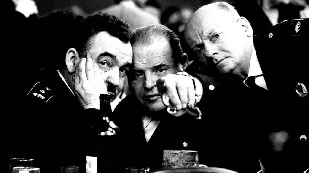 Barevná tragikomedie, kterou komunisté nedokázali zastavit. Dnes si v ní najde každý sám sebe