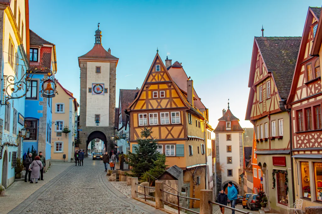 Vánoční uličky, barvy a klid. Město pár kilometrů od Česka září, přesto ho turisté často míjejí.