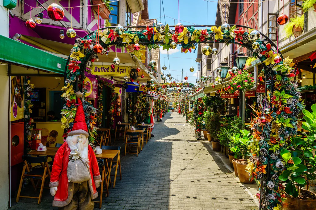 Vánoční trhy se v Brazílii nesou v duchu léta a barev. 