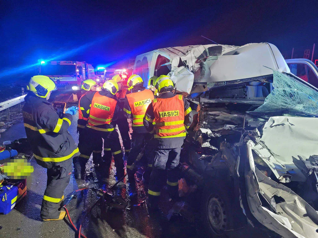 Vážná nehoda na dálnici D48. Foto: HZS