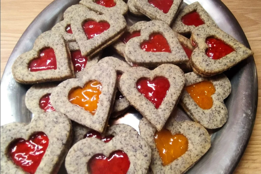 Obrázke receptu na Utěšená maková srdíčka slepovaná barevnou marmeládou různého druhu