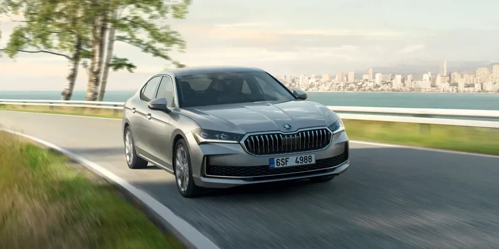 Nová Škoda Superb myslí i na řidiče dalších aut. 