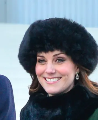 Na internet unikly nahé fotografie princezny Kate! Rozzuřený William se novinářům drsně pomstil