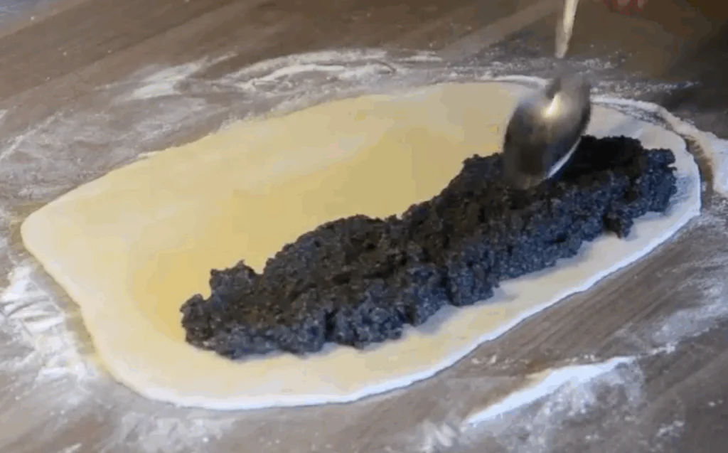 Obrázek k receptu na makový štrůdl se švestkami