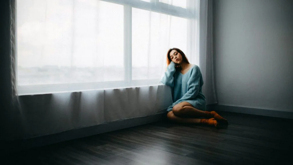 Uvědomte si fyzické projevy smutku