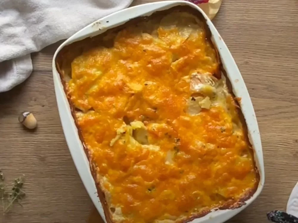 Zapečené brambory se sýrem