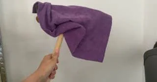 Stačí dát utěrku na koště: Prach zmizí a domov bude vonět dlouhé týdny