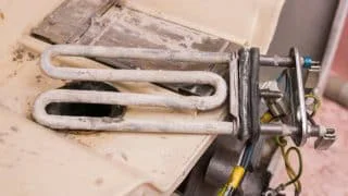 Vodní kámen z pračky zmizí za použití přírodních surovin: Kyseliny citronové, jedlé sody nebo octa