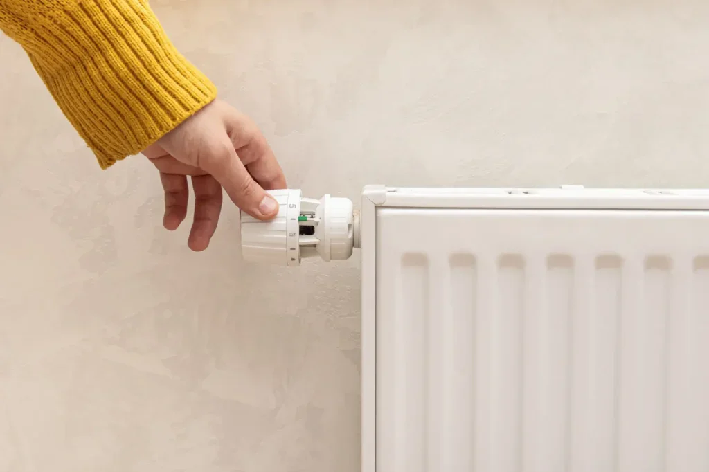 žena nastavuje intenzitu topení