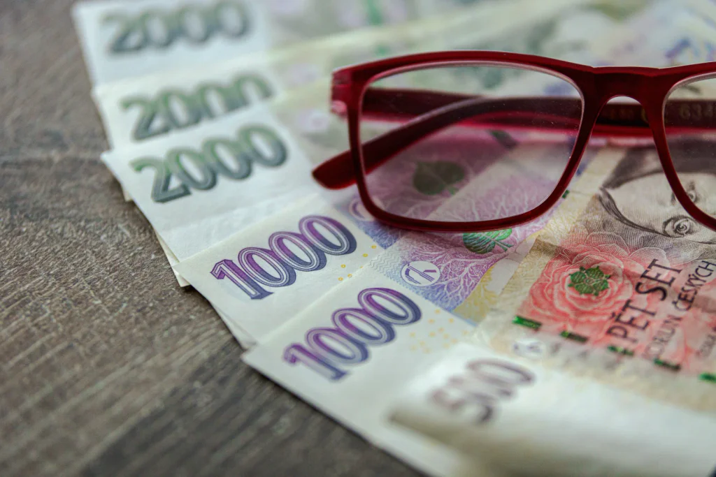 Od ledna 2026 přijde růst průměrné mzdy. Pro někoho úleva, pro jiného nepříjemné zdražení.